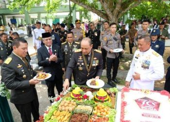 Kapolda Kalbar Hadiri Upacara Peringatan HUT TNI Ke-79 di Makodam XII Tanjungpura