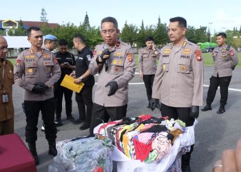 Polda Kalbar Amankan Empat Kontainer Terkait Importasi Pakaian Bekas tanpa ijin Senilai 7,3 Milyar, Satu Tersangka Berhasil Ditangkap.