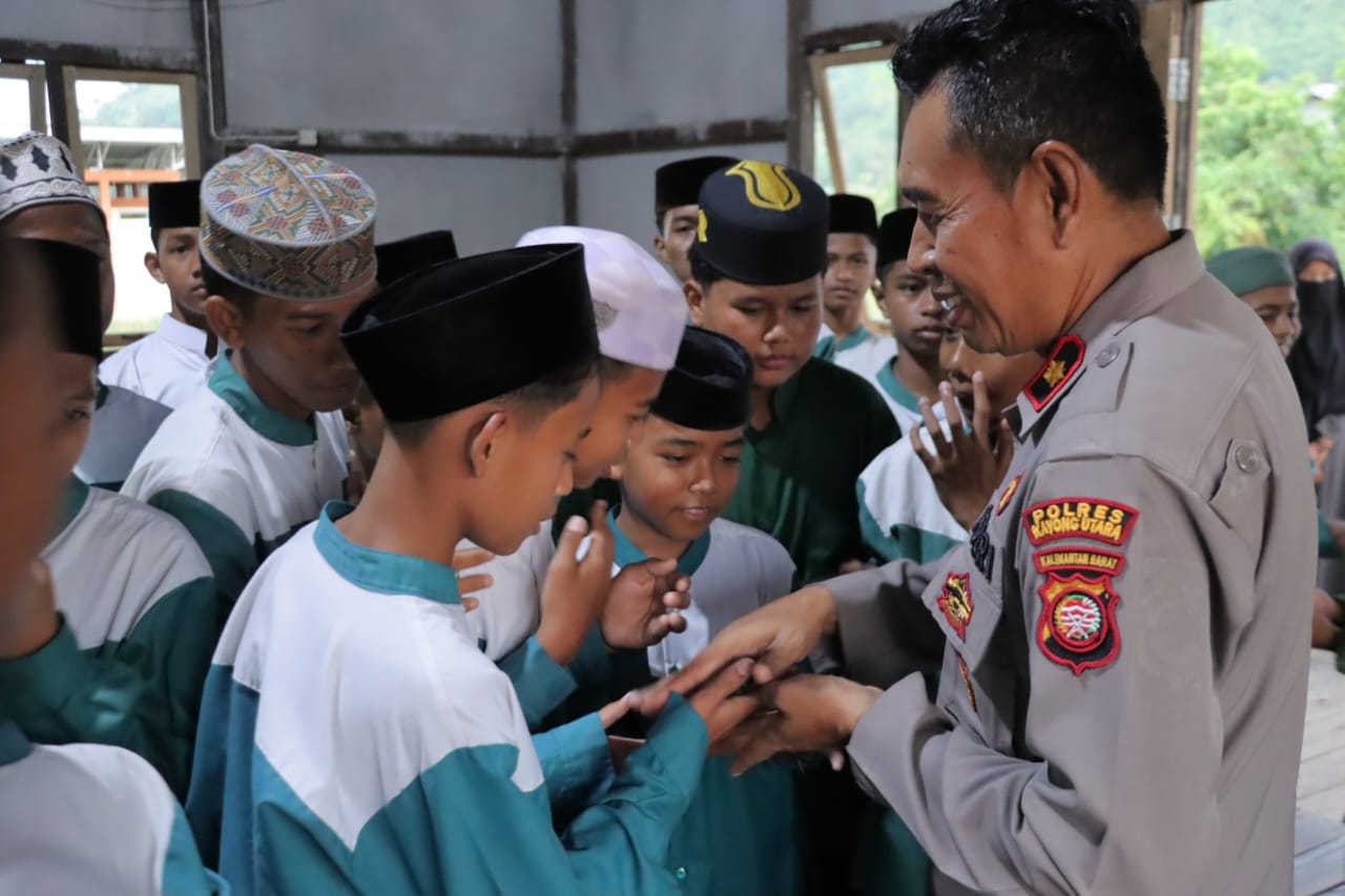 Kegiatan Sosial Polres Kayong Utara: Kick Off Bansos Hari Bhayangkara ke-79