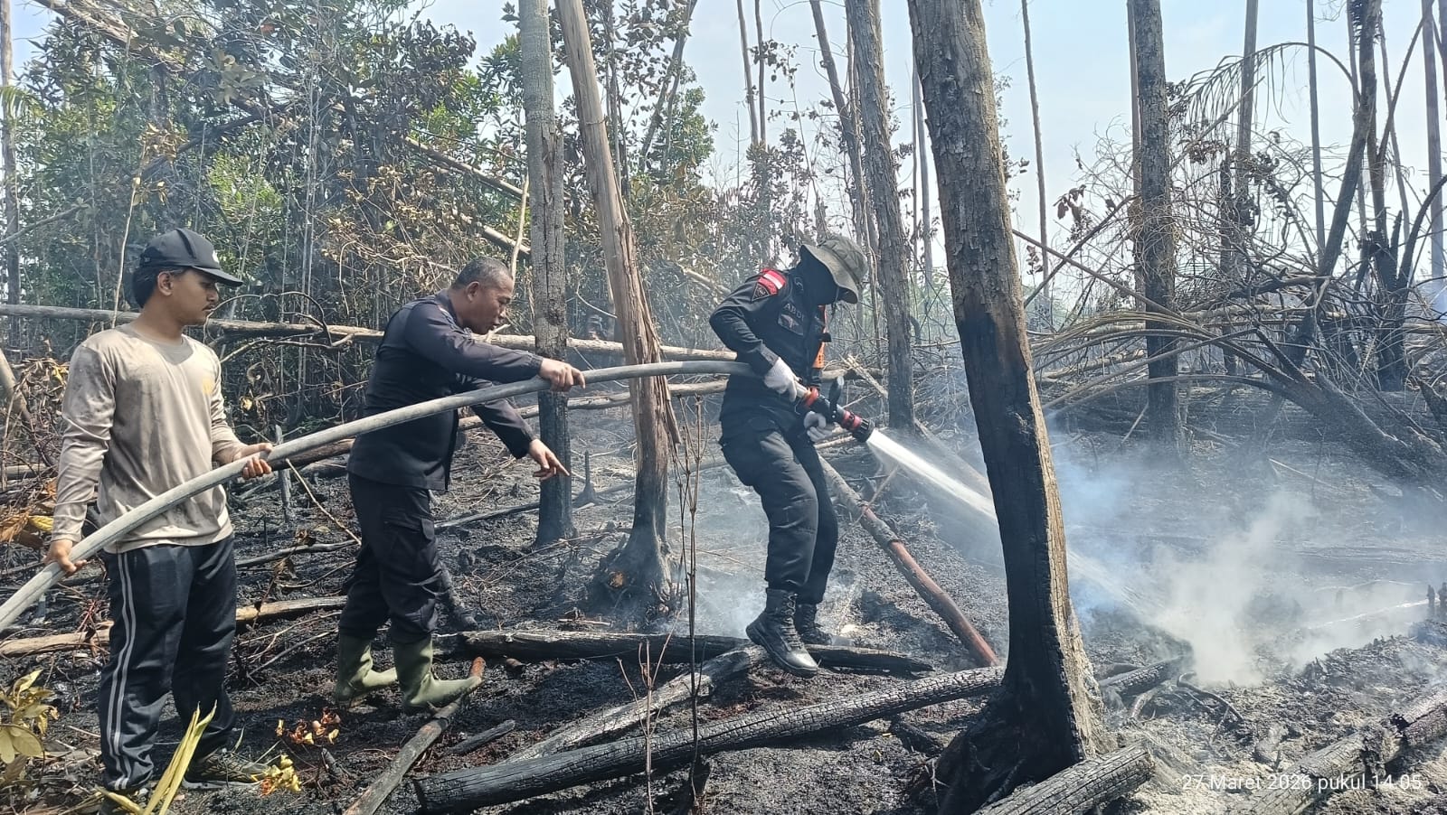 Tim siaga karhutla Satbrimob Polda Kalbar terus menunjukan kesigapannya merespon laporan dari masyarakat