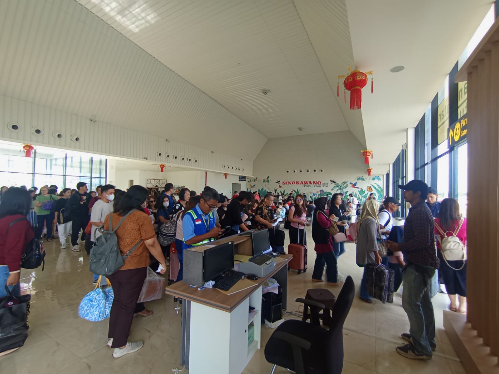 Pengamanan Humanis di Bandara Singkawang, Aktivitas Penerbangan Berjalan Lancar dan Kondusif
