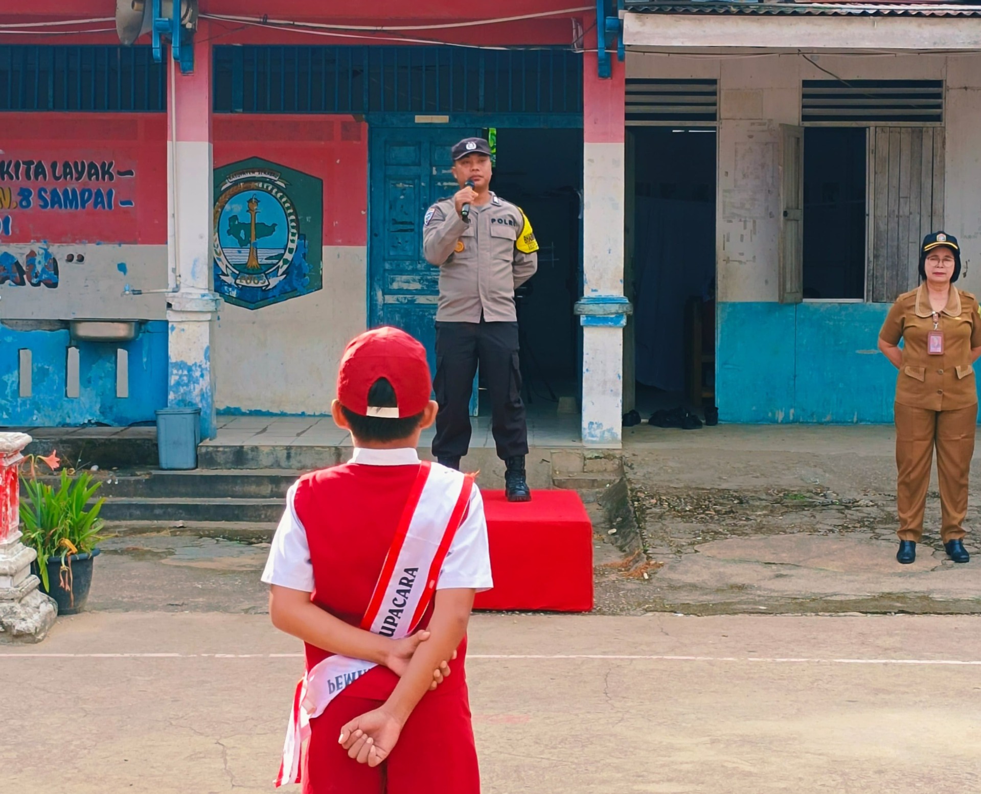 Brigpol Joi Edukasi Siswa SDN 21 Sungai Ringin soal Bullying dan Penggunaan HP