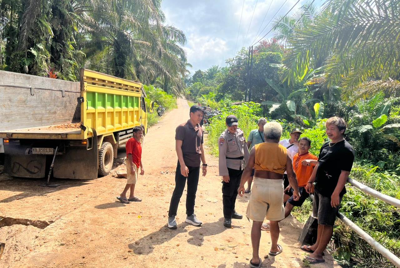 Akses Jalan Bodok–Meliau Amblas, Polisi Sigap Atur Lalu Lintas dan Imbau Pengendara Gunakan Jalur Alternatif