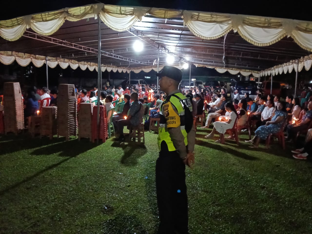 Pengamanan Ibadah Sabtu Suci di Gereja Katolik Santa Maria Nyarumkop Berlangsung Khidmat dan Kondusif