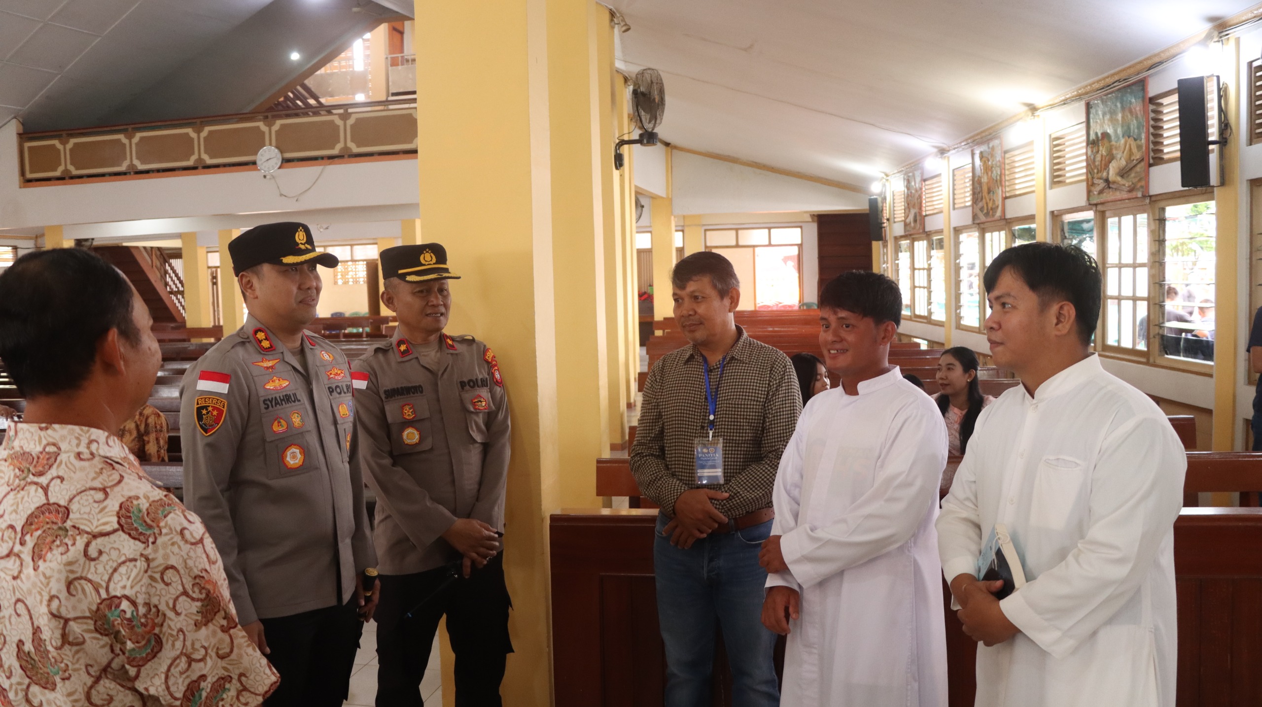Kapolres Bengkayang Tinjau Langsung Ibadah Paskah, Pastikan Berjalan Aman dan Khidmat