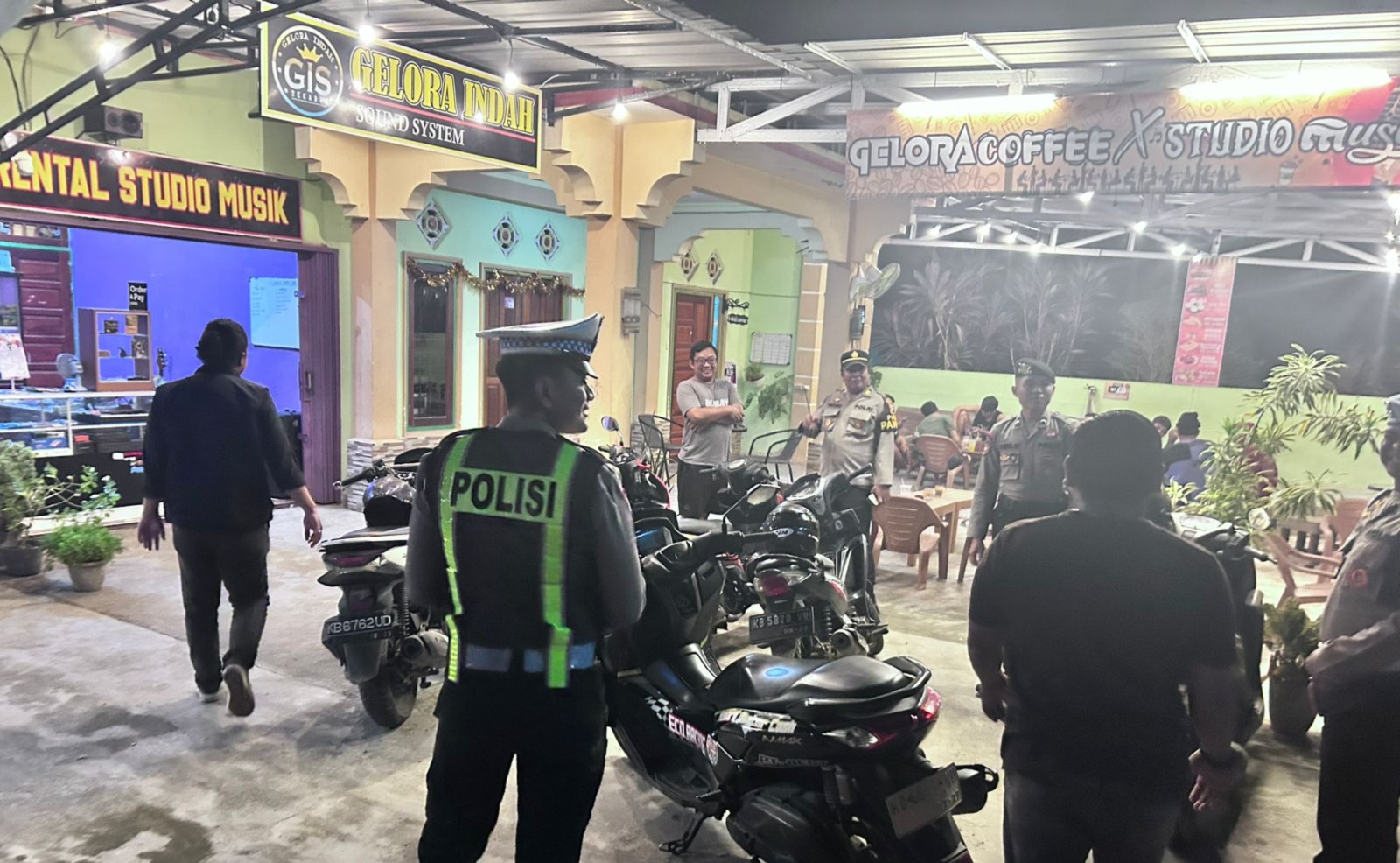 Sapa Warga Sekadau, Kasi Humas AKP Triyono Ajak Manfaatkan Layanan 110 Polri
