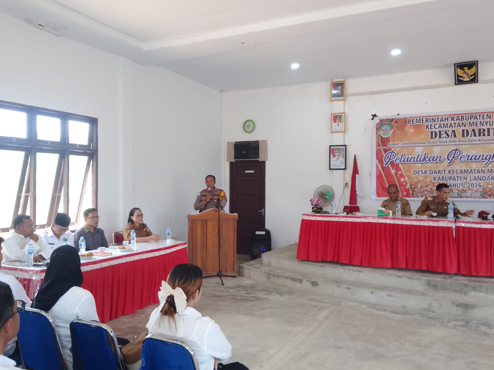 Kapolsek Menyuke Hadiri Kegiatan Pelantikan dan Pengambilan Sumpah Kepala Dusun Desa Darit