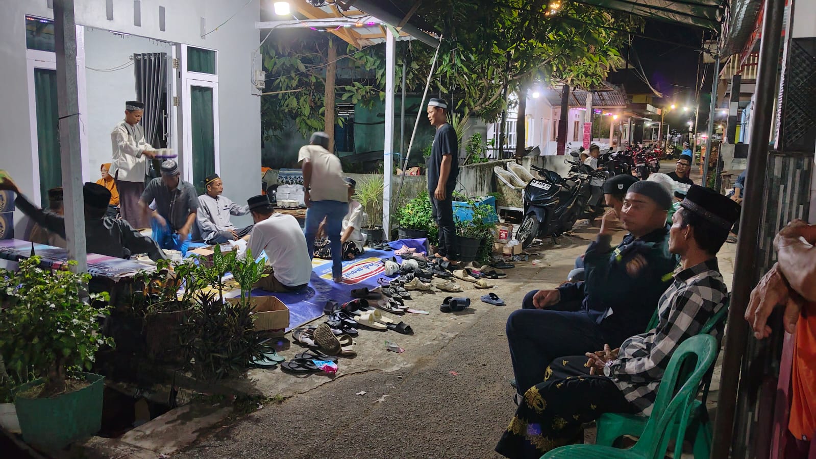 Di Tengah Doa dan Duka, Kehadiran Polisi Menguatkan: Bhabinkamtibmas Hadiri Tahlilan Warga