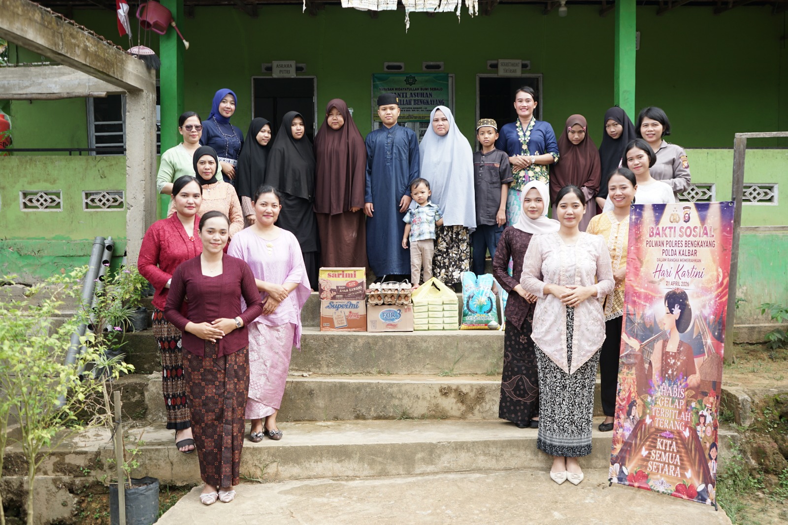 Semarakkan Hari Kartini 2026, Polwan Polres Bengkayang Gelar Bakti Sosial di Panti Asuhan