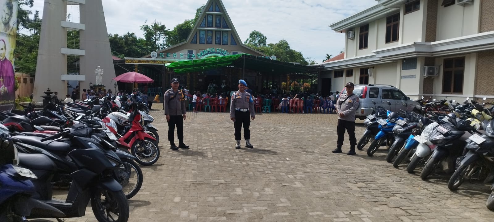 Pengamanan Ibadah Minggu Paskah di Gereja Santo Yusuf Karangan Berjalan Aman dan Kondusif