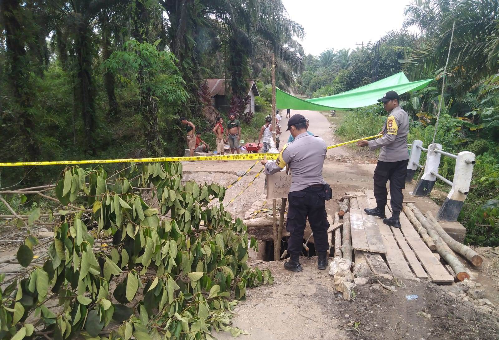 Jembatan Melobok Putus Diterjang Hujan Deras, Akses Vital Meliau–Bodok Lumpuh Sementara