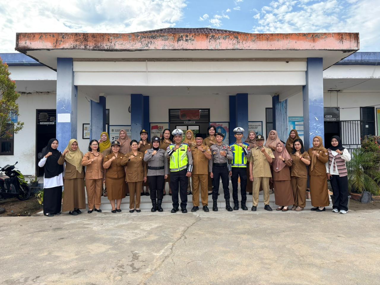 Brigpol Novi Supriyanti Ajak Siswa SDN 11 Nanga Pinoh Rajin Belajar dan Jaga Kebersihan