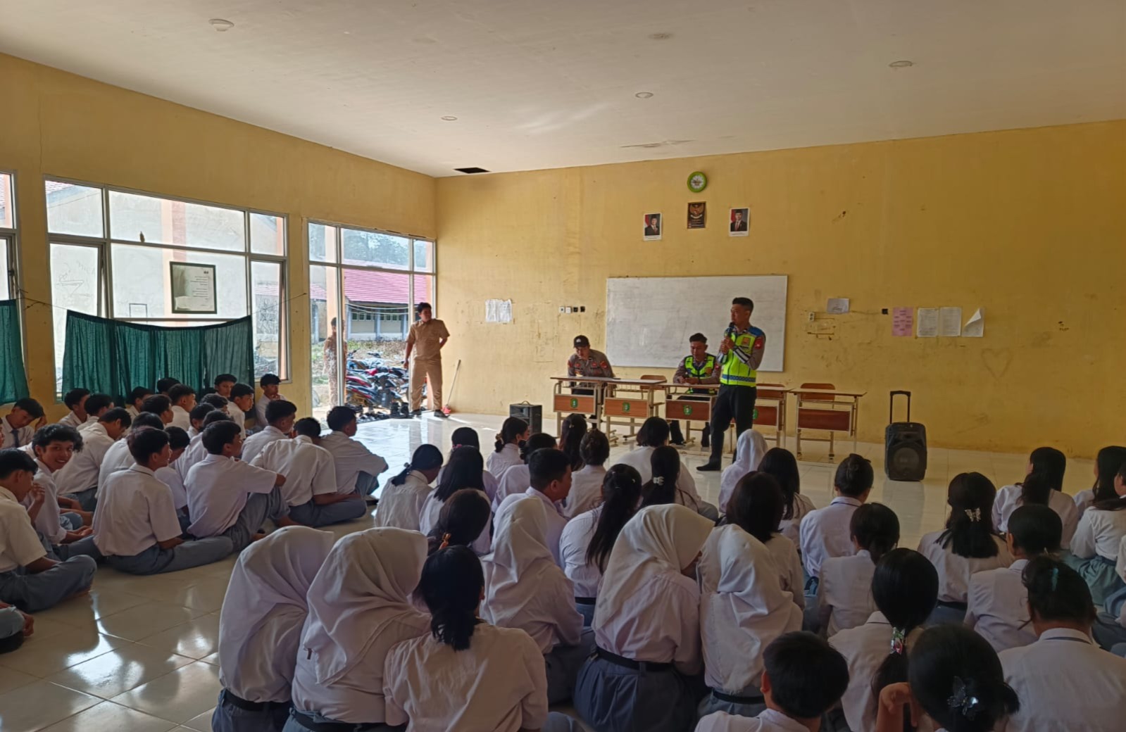 Tiga Sekolah Disasar, Polisi Perkuat Edukasi Lalu Lintas dan Karakter Pelajar di Belitang Hulu