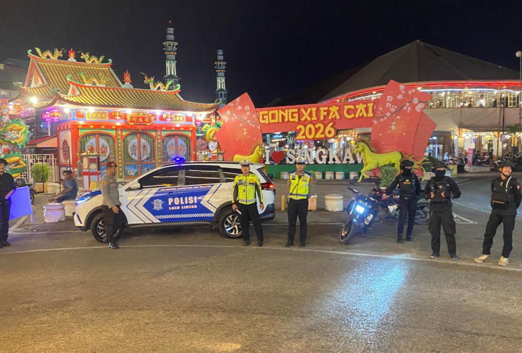 Patroli Malam Humanis, Polres Singkawang Hadir Berikan Rasa Aman Kepada Warga Masyarakat