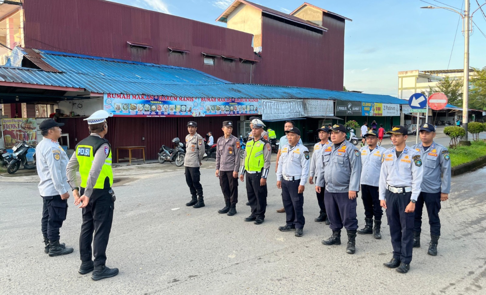 Pengamanan Akhir Pekan, Polres Sekadau Jaga Car Free Day, Ibadah dan Sunmori