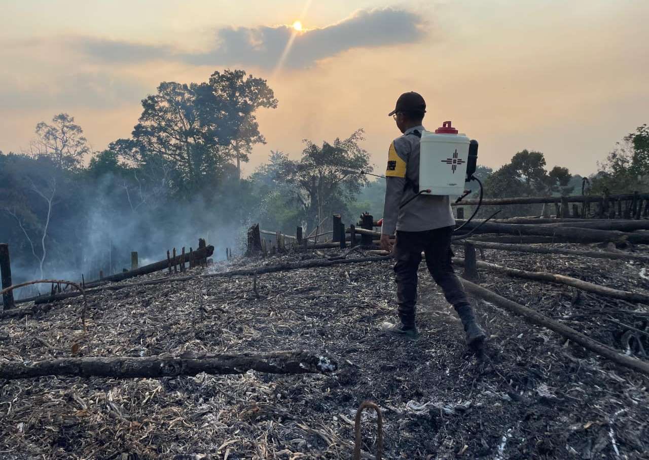 Cegah Karhutla, Polsek Sekayam Lakukan Verifikasi Langsung ke Lokasi Hotspot