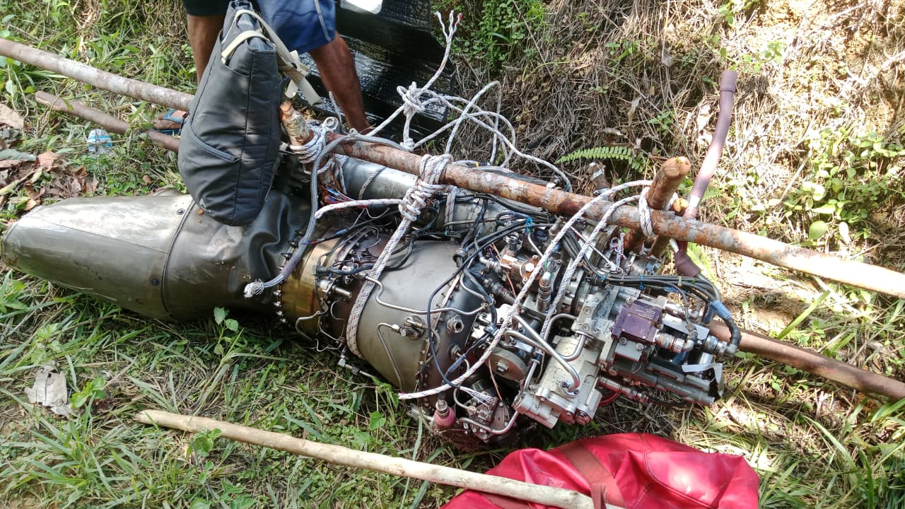 Tiga Hari Investigasi, Mesin Helikopter PK-CFX Dievakuasi dari Lokasi Jatuh di Nanga Taman