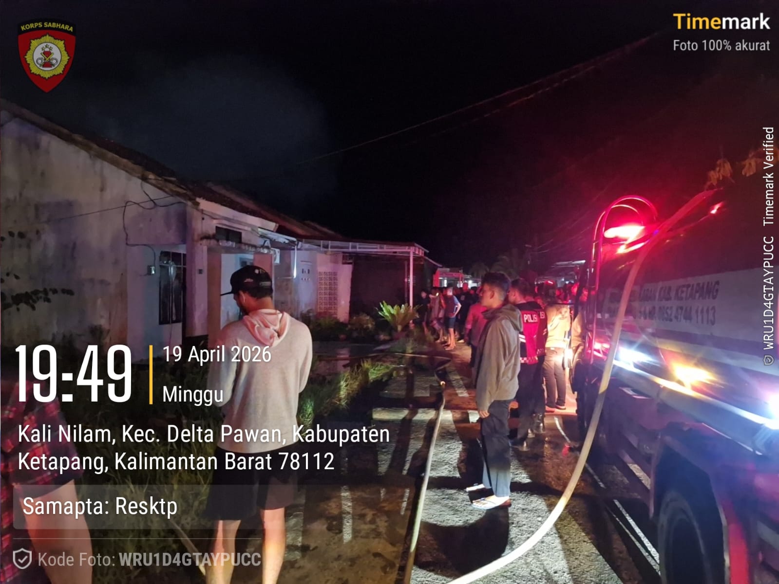 Pamapta Polres Ketapang Bersama Piket Fungsi Gerak Cepat Datangi TKP Kebakaran Perumahan BTN Palm Vista
