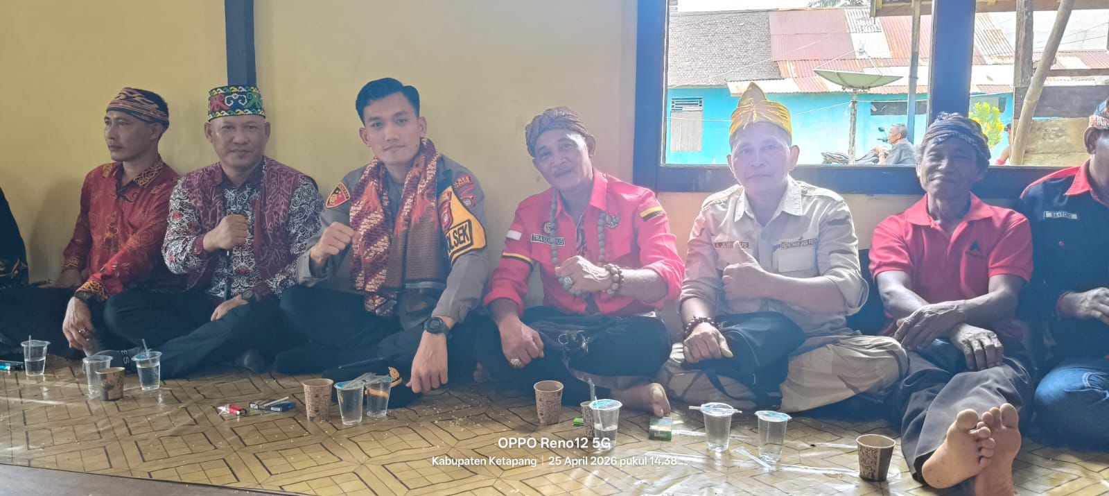 Kapolsek Marau Gelar Ngopi Bareng Bersama Tokoh Dayak dan Organisasi Kemasyarakatan, Perkuat Sinergitas Jaga Kamtibmas