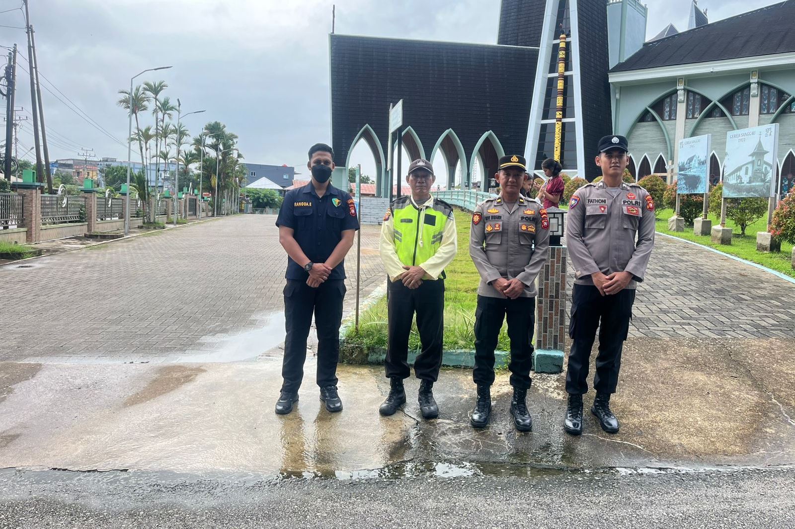 Wujud Toleransi, Polres Sanggau Amankan Ibadah Umat Nasrani di Sejumlah Gereja