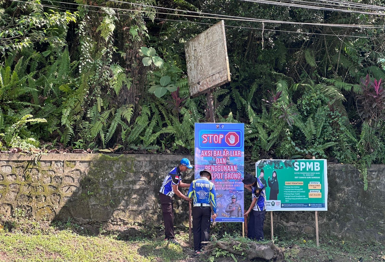 Satlantas Polres Sanggau Perkuat Edukasi Keselamatan, Banner Kamseltibcar Lantas Dipasang di Titik Strategis