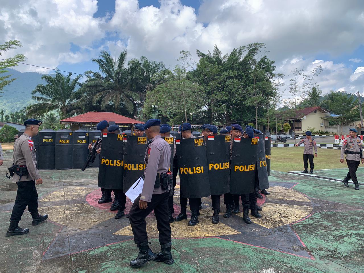 Satbrimob Polda Kalbar terus asah kemampuan personelnya melalui kegiatan latihan guna mengantisipasi kesalahan prosedur pada saat pelaksanaan tugas di lapangan