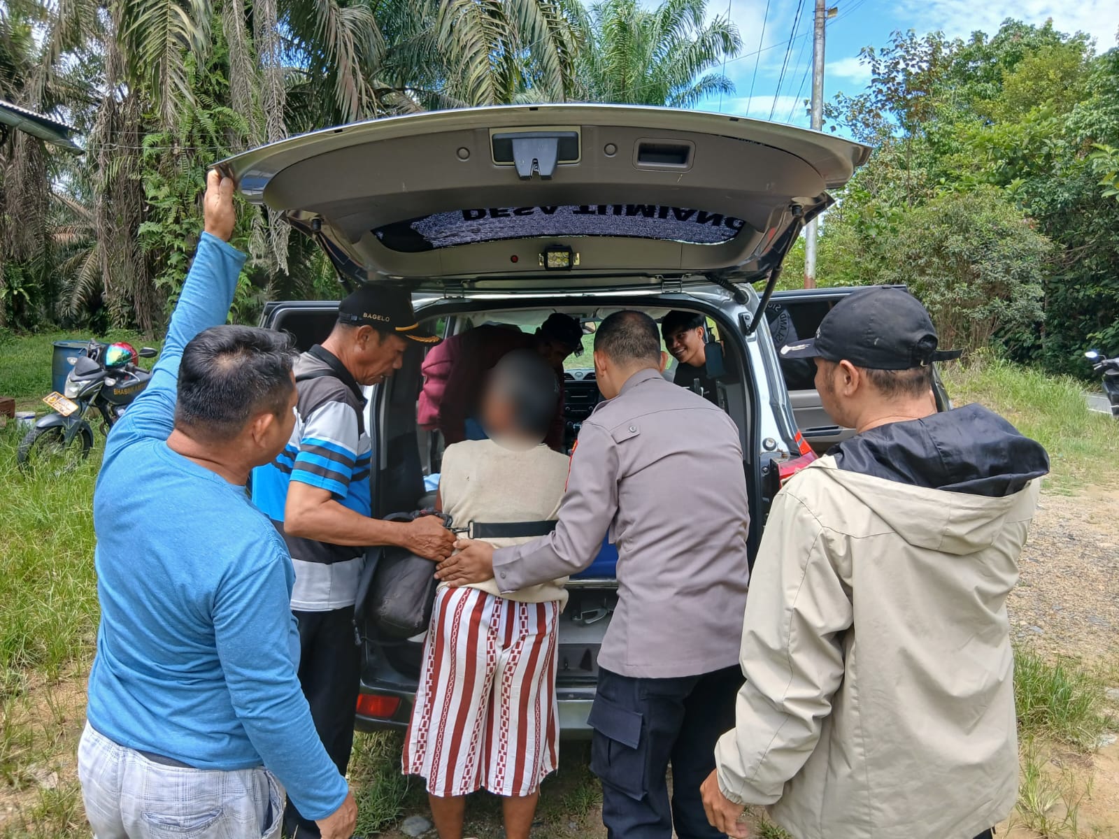 Polsek Samalantan dan Warga Bersinergi, ODGJ yang Meresahkan Dibawa ke RSJ untuk Penanganan Medis