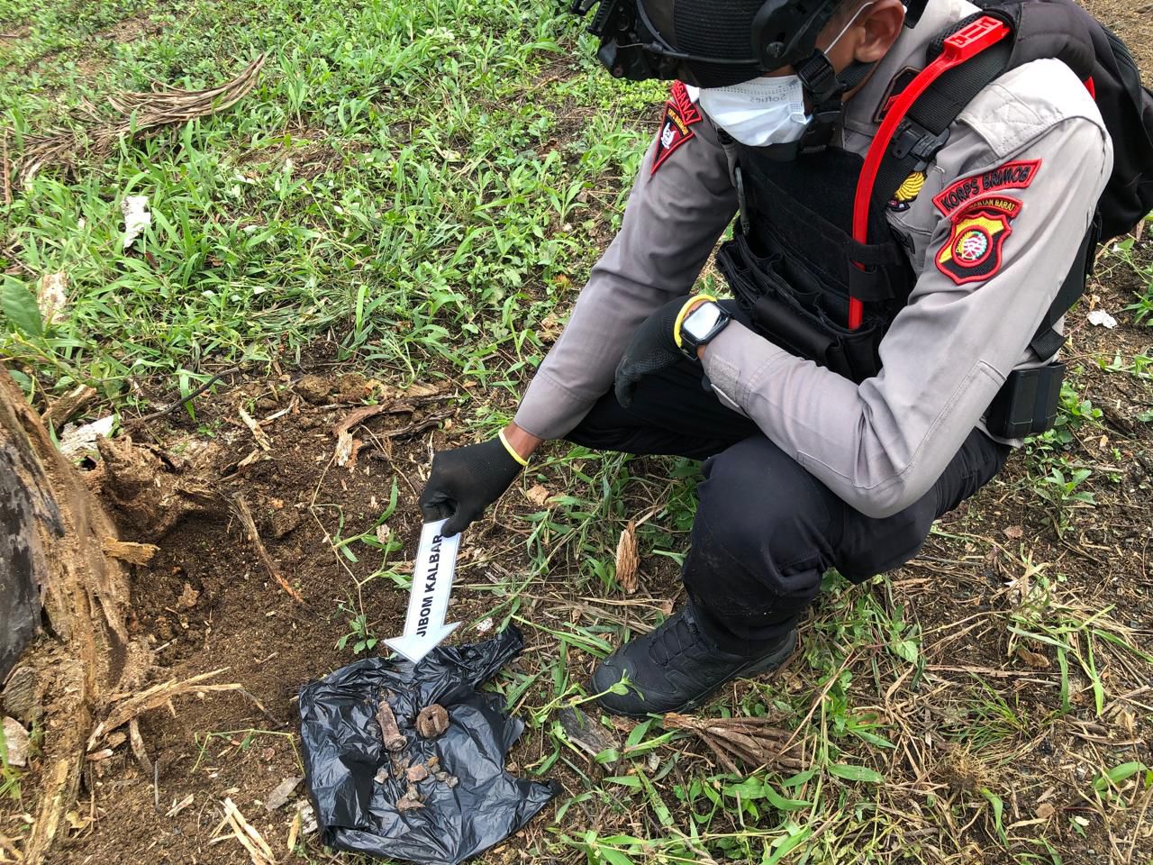 Satbrimob Polda Kalbar melaksanakan kegiatan penghancuran UXO temuan masyarakat