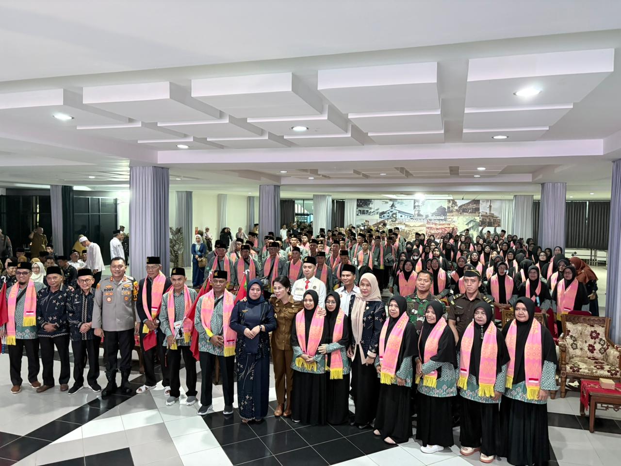 Polres Singkawang Kawal Pemberangkatan Jemaah Haji 2026, Pastikan Perjalanan Aman dan Lancar