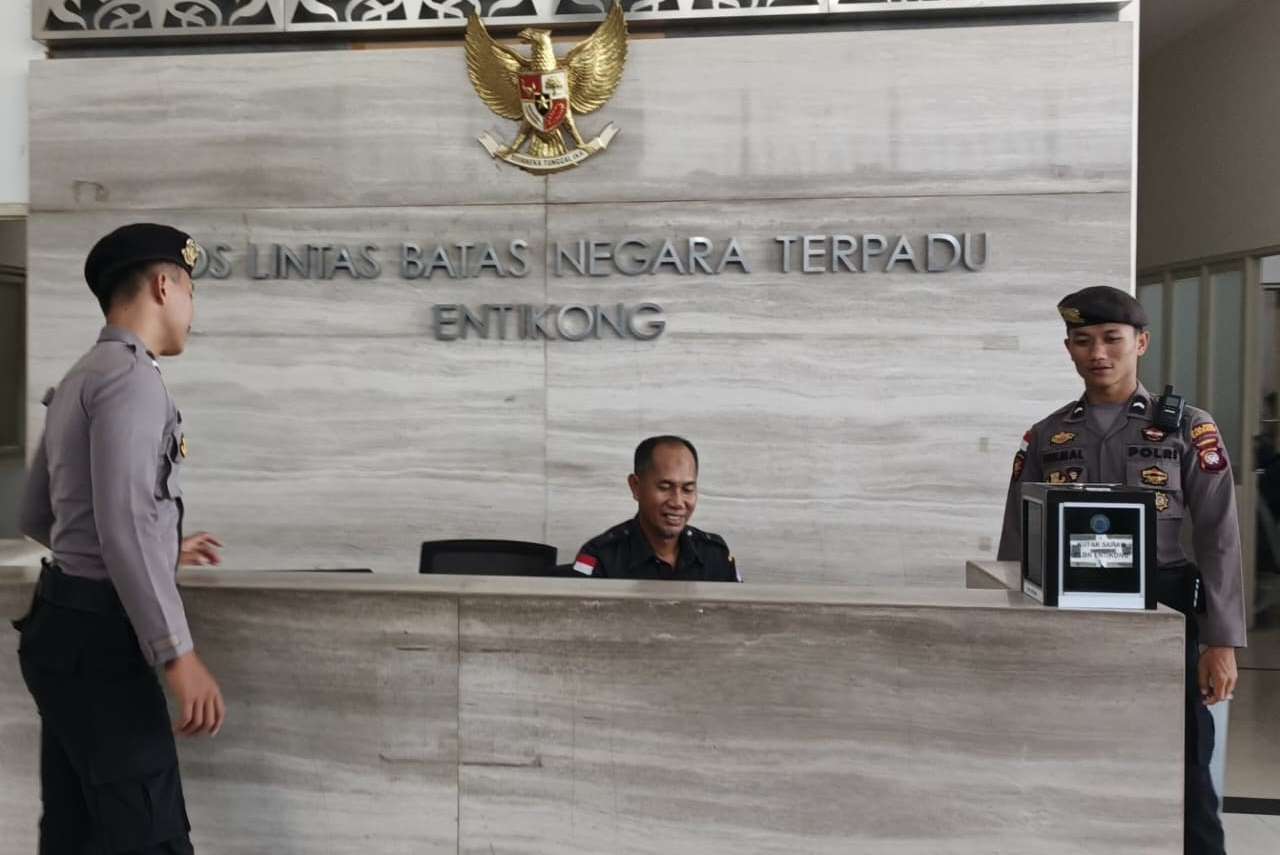 Jaga Perbatasan Tetap Kondusif, Polsek Entikong Gencarkan Patroli Perintis Presisi
