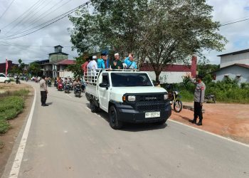 Kapolsek Kota Baru Polres Melawi Pimpin Pengamanan Pelepasan Jamaah Calon Haji di Masjid Nurul Aman