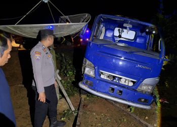Truk Tangki Terguling di Jalan Trans Kalimantan Toba, Sopir Meninggal Dunia Usai Terlindas Kendaraan
