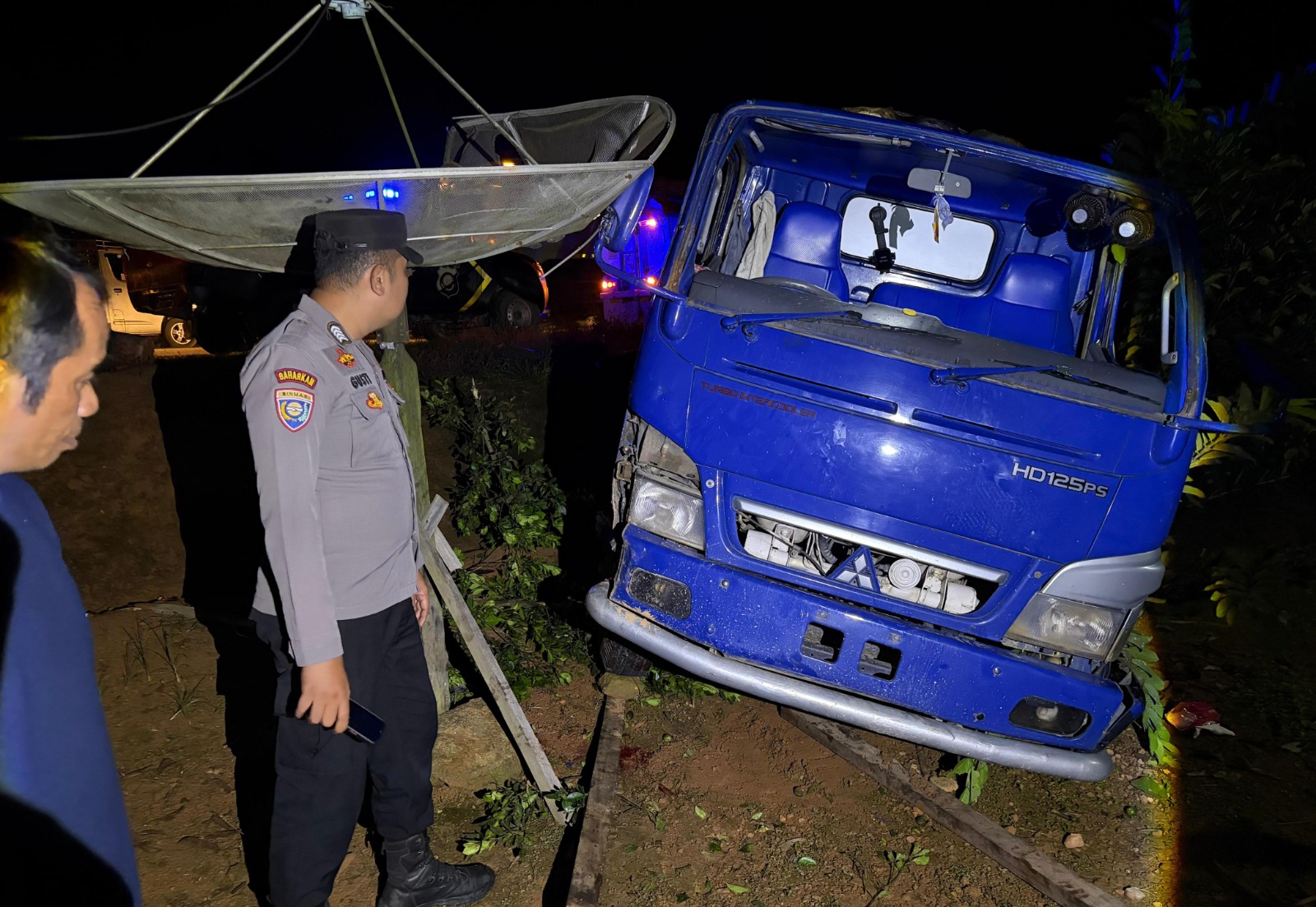 Truk Tangki Terguling di Jalan Trans Kalimantan Toba, Sopir Meninggal Dunia Usai Terlindas Kendaraan