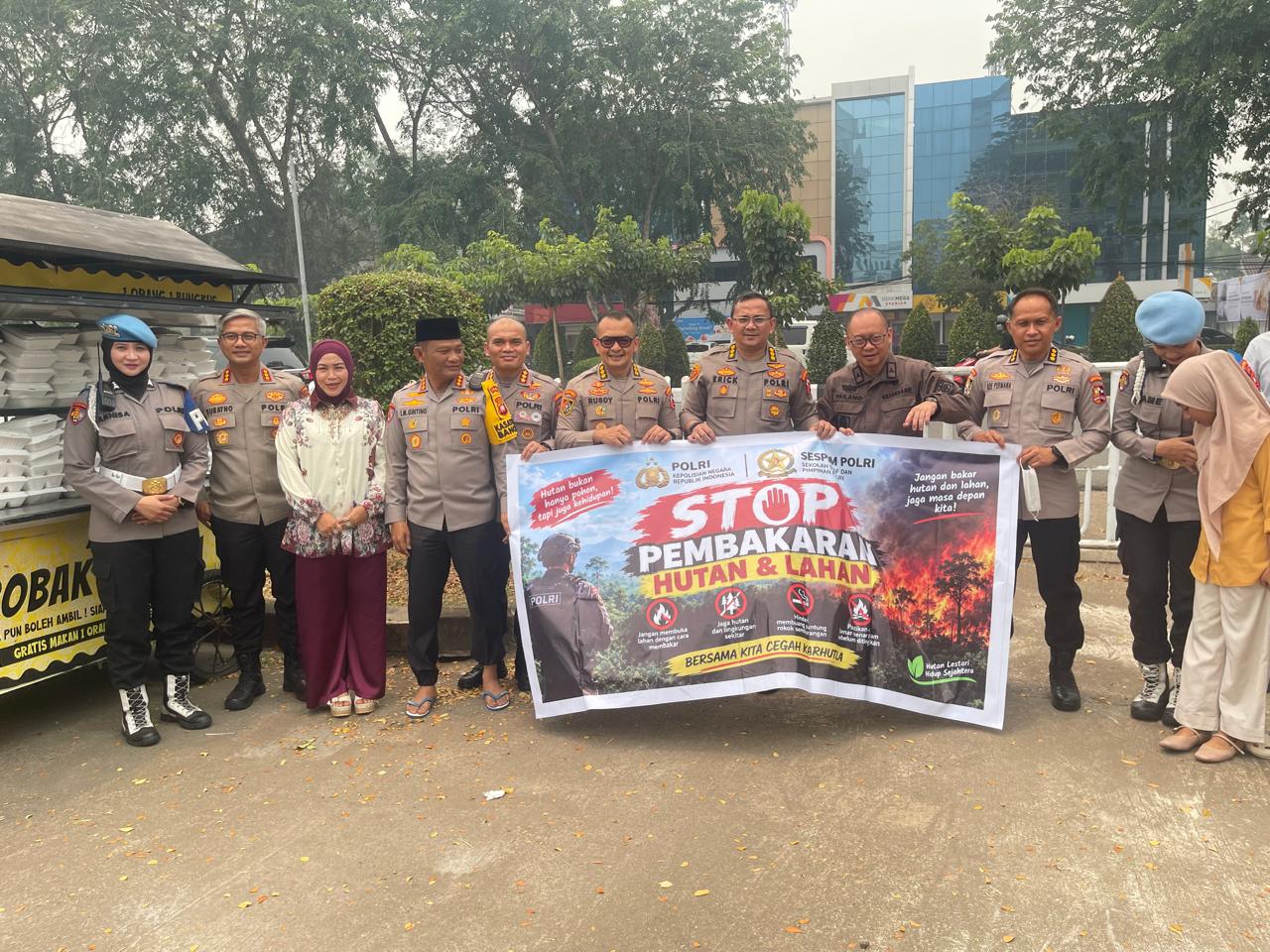 Peserta Didik Sespimti Polri Dikreg ke-36 Gelar Edukasi “Stop Pembakaran Hutan” dan Bakti Sosial di Masjid Mujahidin
