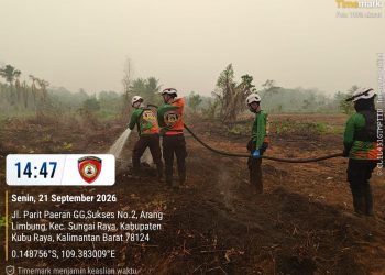 Cegah Api Meluas, Satgas Aman Nusa II Terus Gencarkan Pemadaman Karhutla
