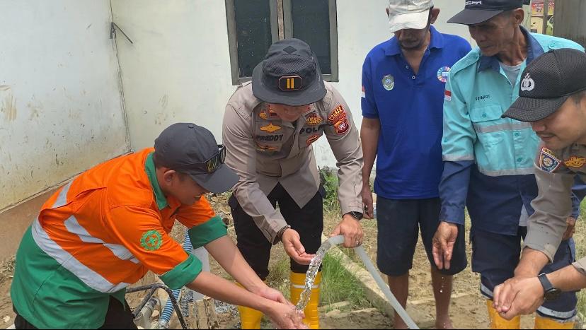 Polsek Mempawah Hulu Bangun Sumur Bor Polri Presisi, Bantu Warga Akses Air Bersih