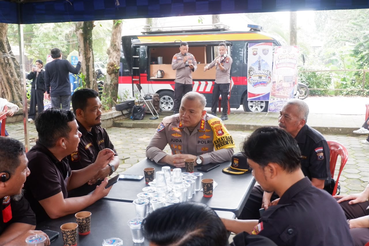 Polda Kalbar Gelar Jumat Curhat di Taman Akcaya, Serap Aspirasi dan Hadirkan Pelayanan untuk Masyarakat