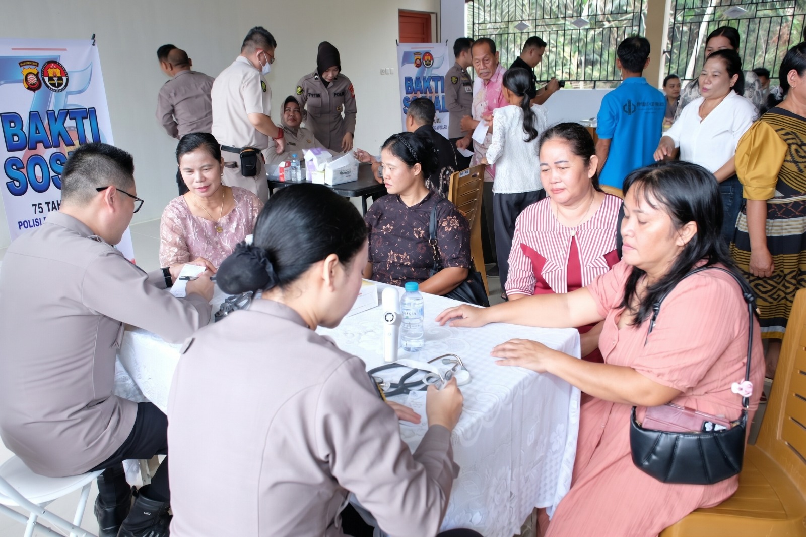 Sambut Hari Jadi ke-75 Humas Polri, Bidhumas Polda Kalbar Gandeng Biddokkes Gelar Pengobatan Gratis bagi Masyarakat