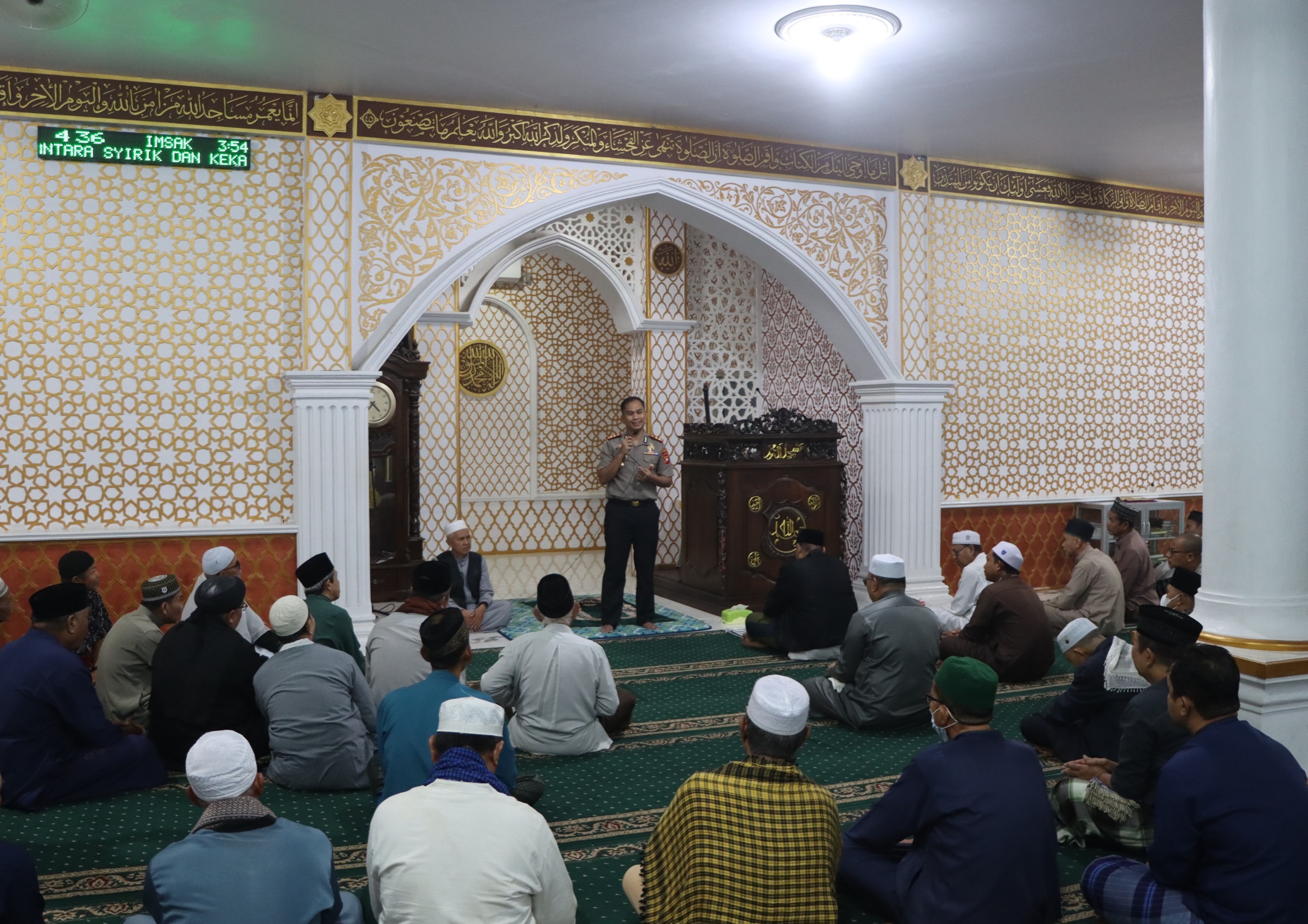 Pererat Silaturahmi dan Jaga Kamtibmas, Kapolres Ketapang Gelar Subuh Keliling Berjamaah Di Masjid An-Nur Ketapang
