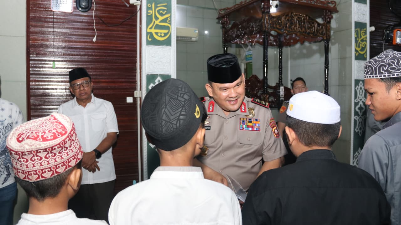 Subuh Keliling di masjid Sirajul Islam Pontianak, Kapolda Kalbar Sampaikan Pesan Kamtibmas