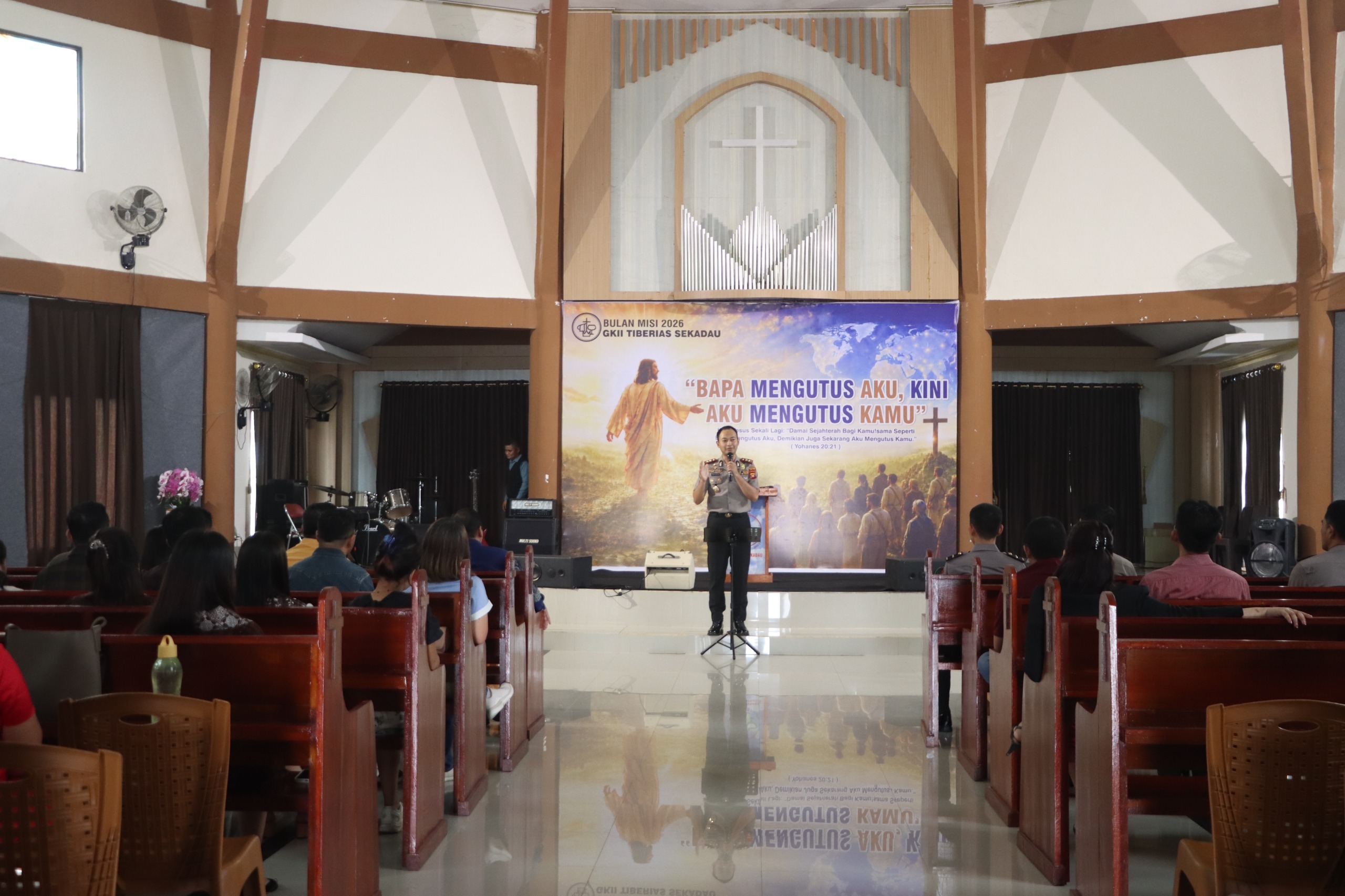 Minggu Kasih di GKII Tiberias, Kapolres Sekadau Ingatkan Bahaya Narkoba, Judi Online dan Penipuan
