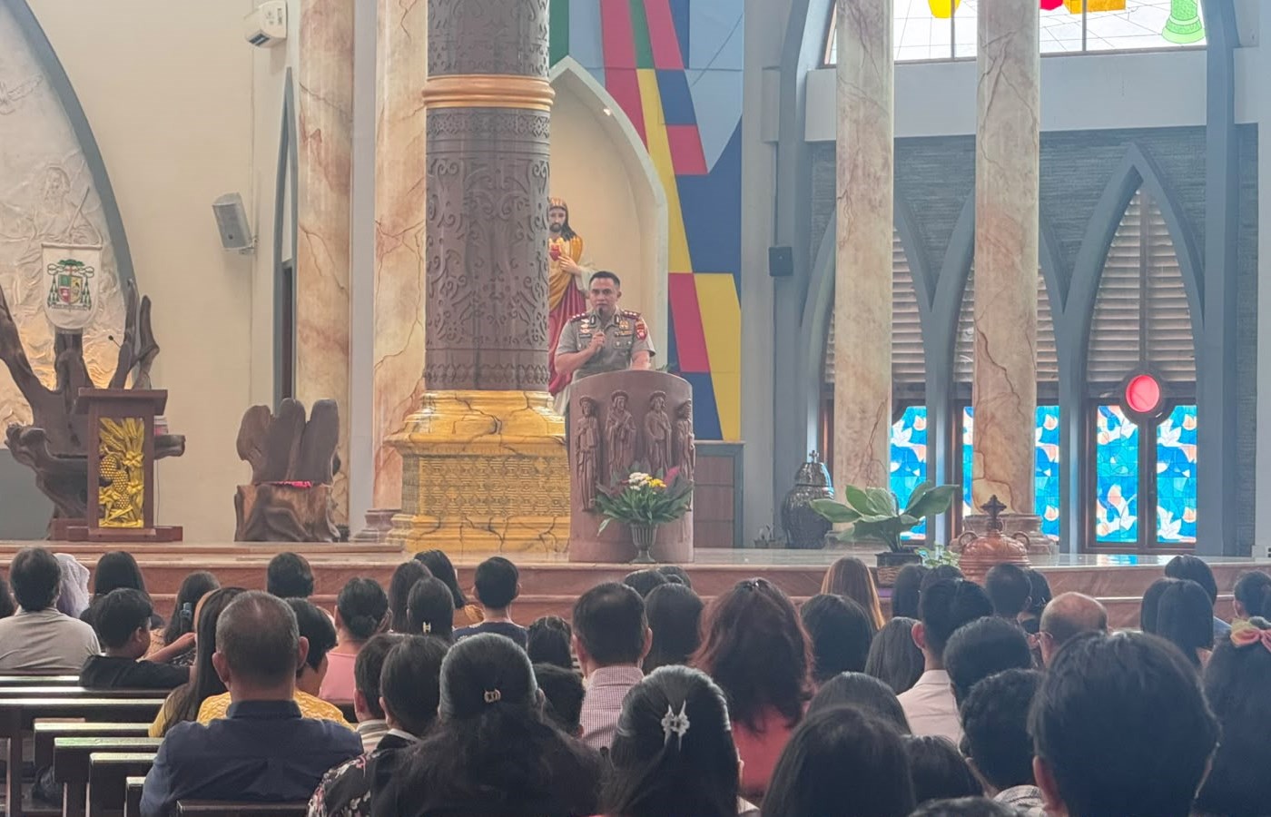 Kapolres Sanggau Hadir di Tengah Jemaat, Bangun Silaturahmi dan Jaga Kamtibmas